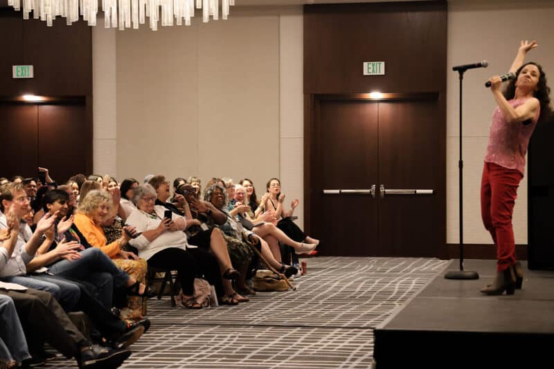 Jennie Fahn performing at the 2024 MusicalWriters festival
